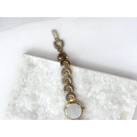 Vanity Fair Gruen Gold T Women's Analog Vintage Wristwatch - 18mm - WORKS! - Picture 8 of 9